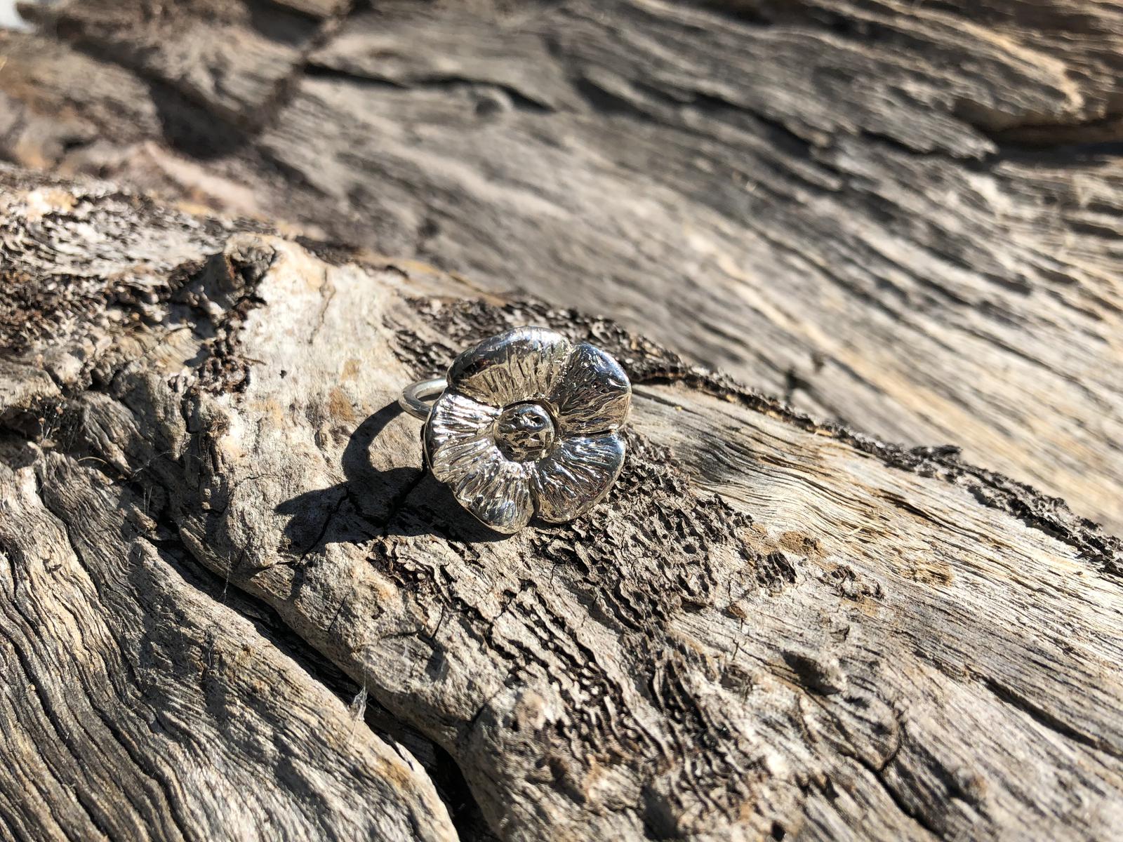 Sterling silver daisy ring