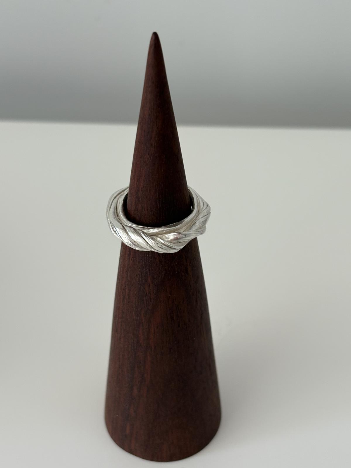 Mitsuro Hikime ring