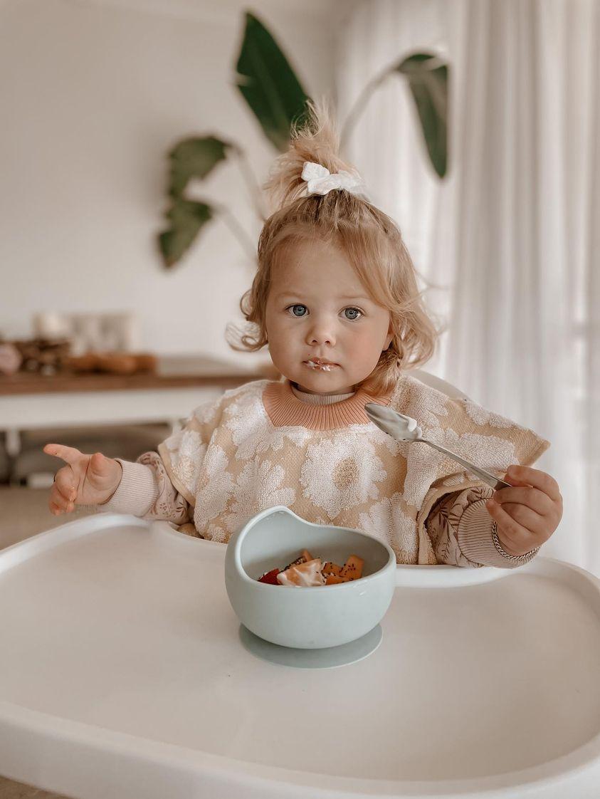 Daisies Full Coverage Bib