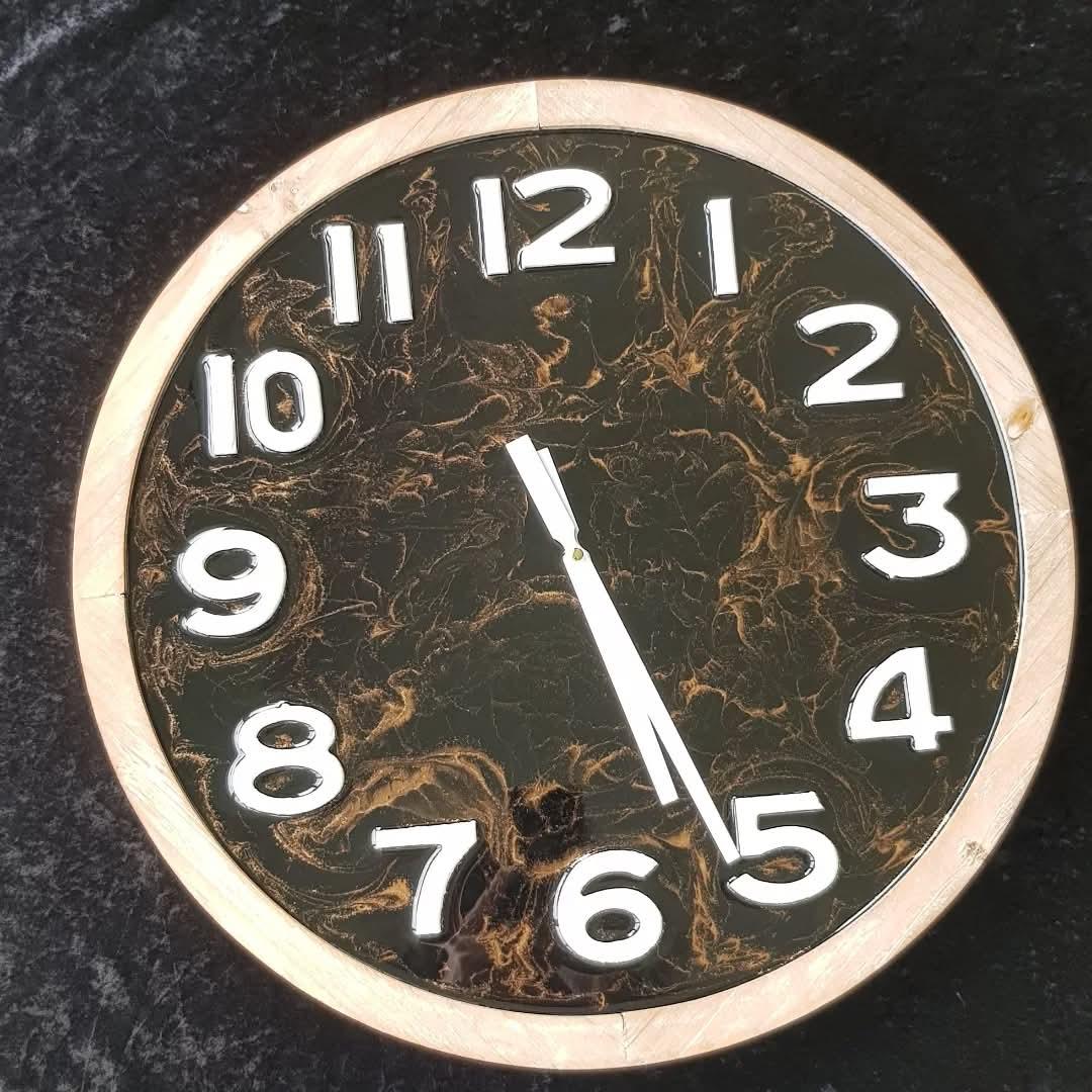 Clock (full resin)