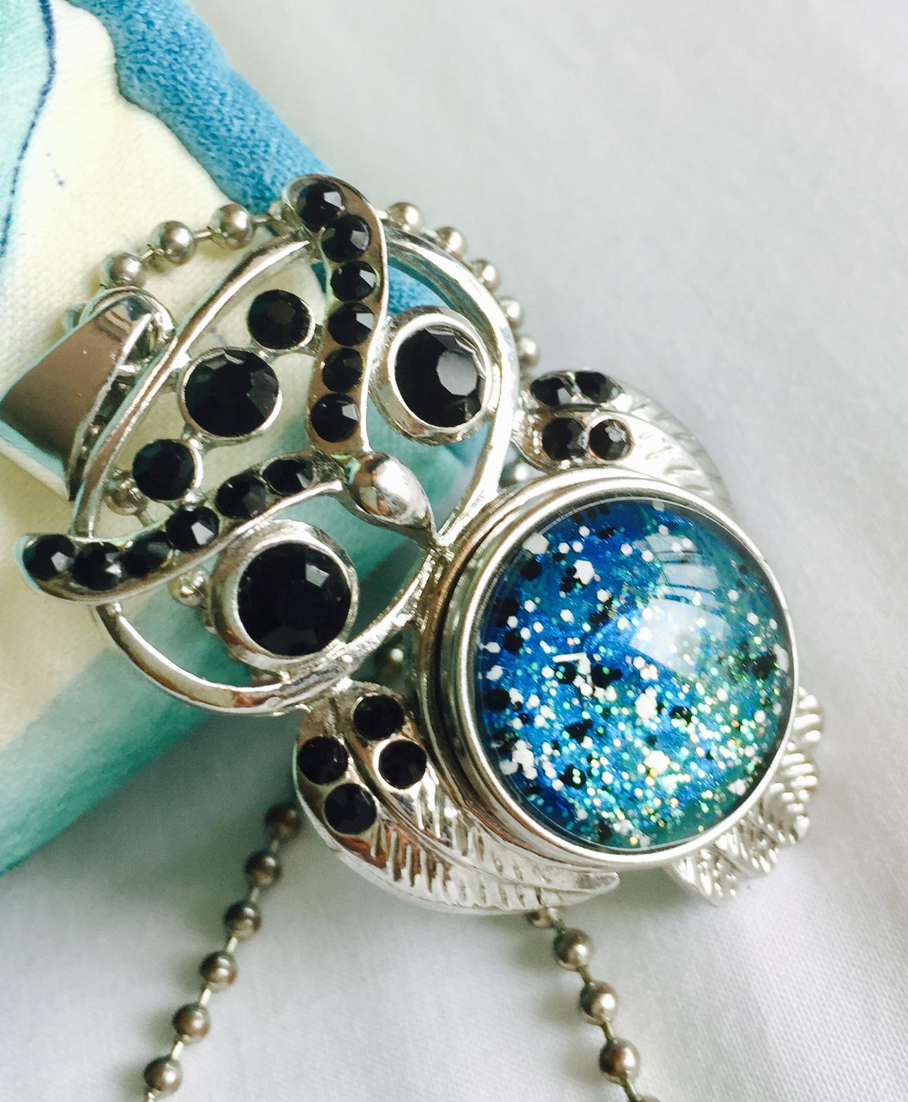 Owl pendant with insert