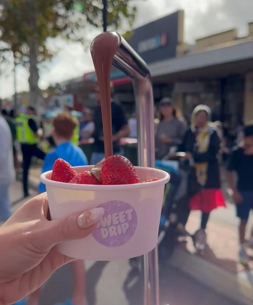 Chocolate strawberry cups 