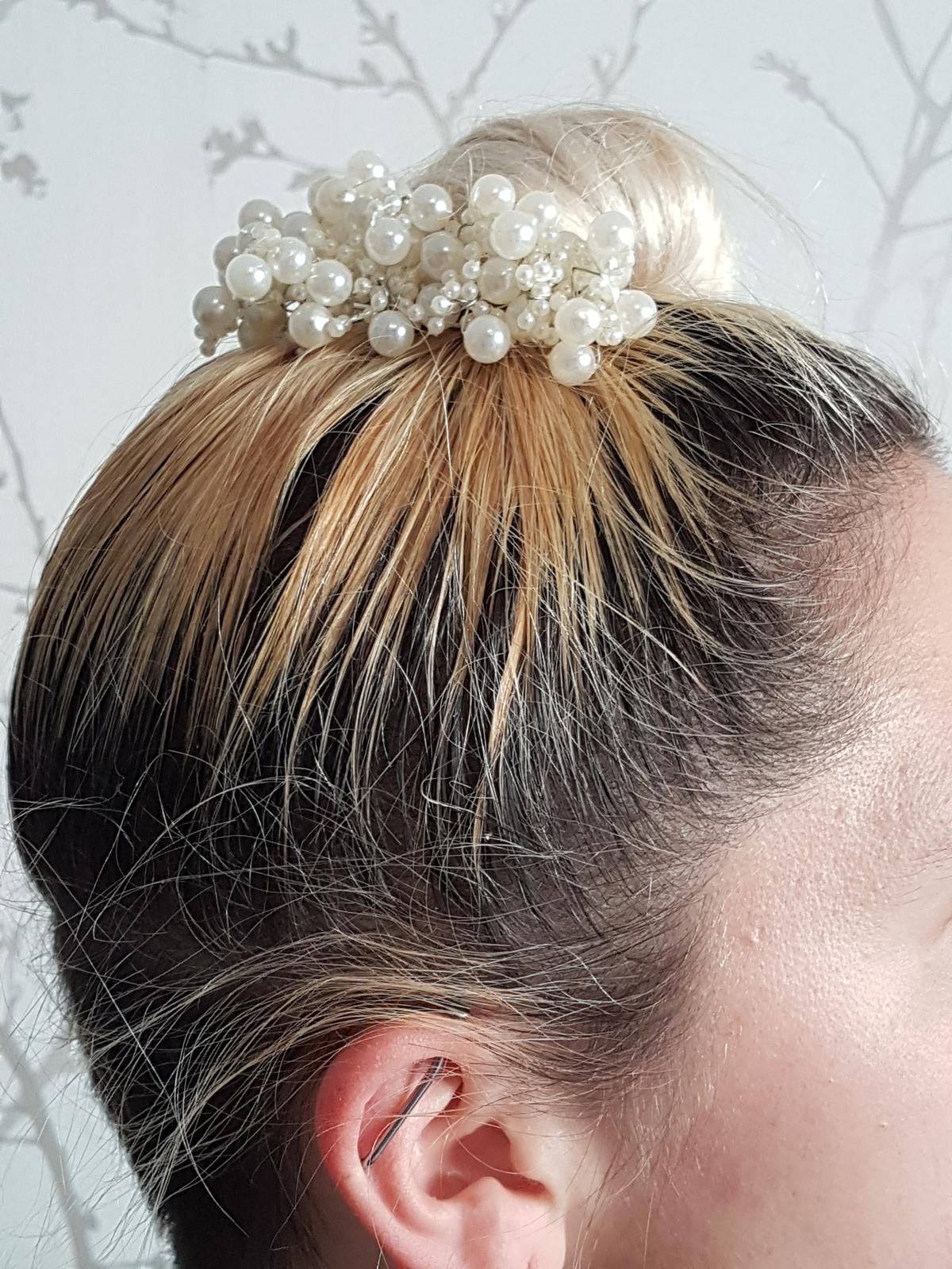 Pearl Hairpiece
