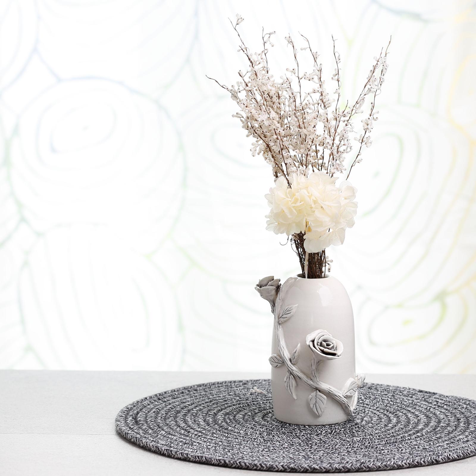 Vase with roses