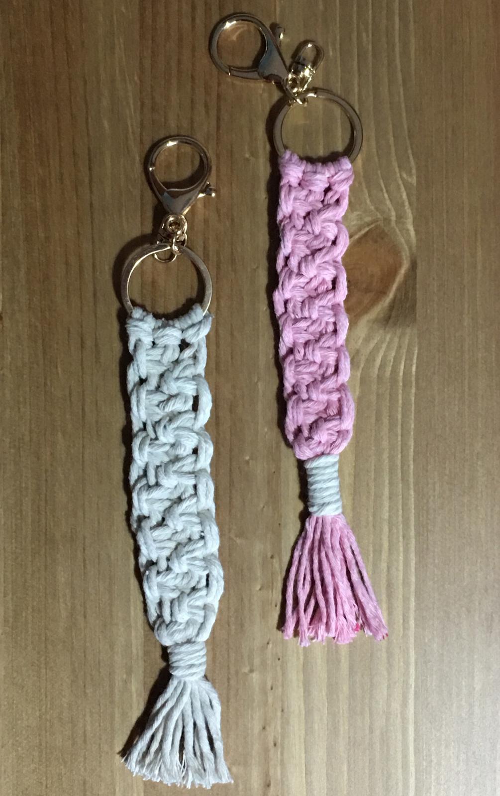 Macrame keyring 03