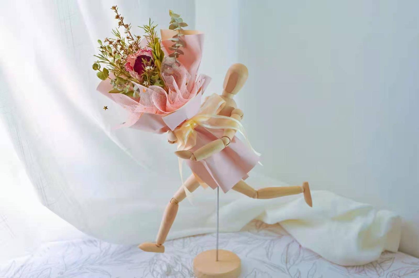 Small dried flower bouquet