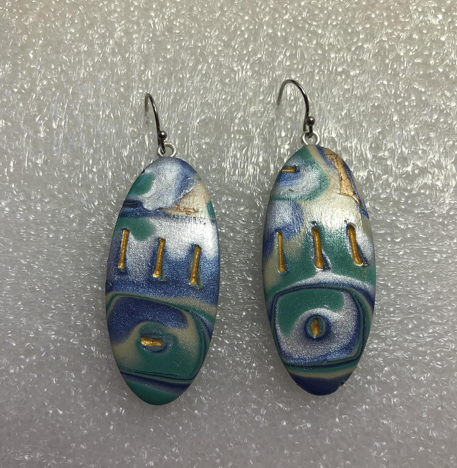 Hidden Gold drop earrings