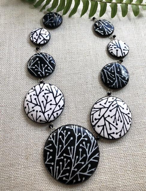 Black & White Elegance neckpiece