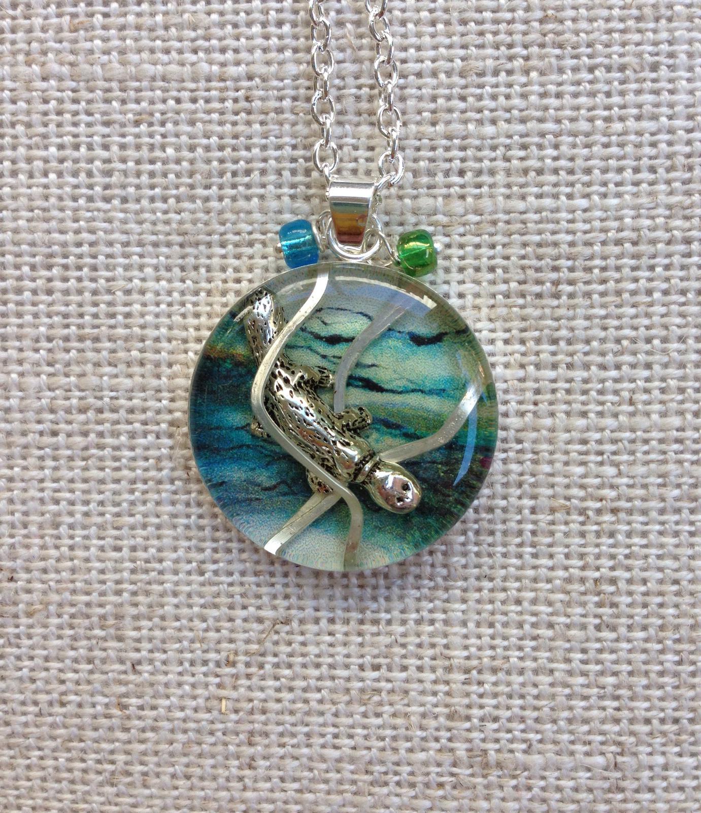 Diving Deep resin pendant 25mm