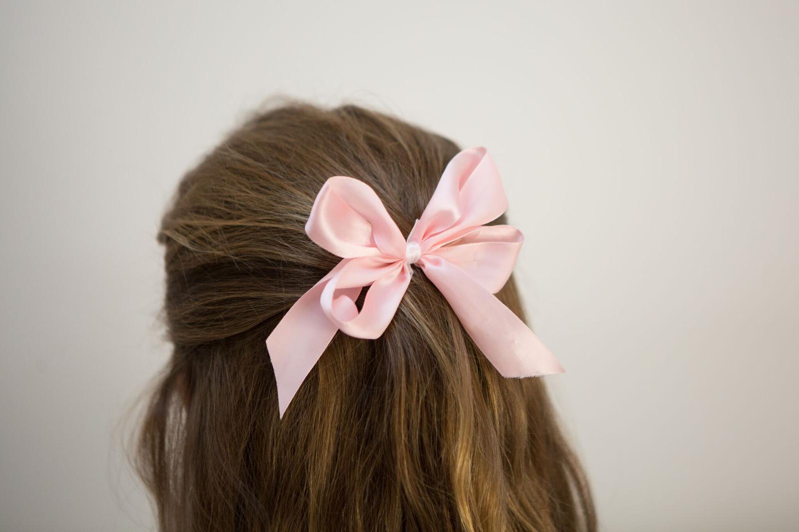 THE LITTLE BOW MAKER