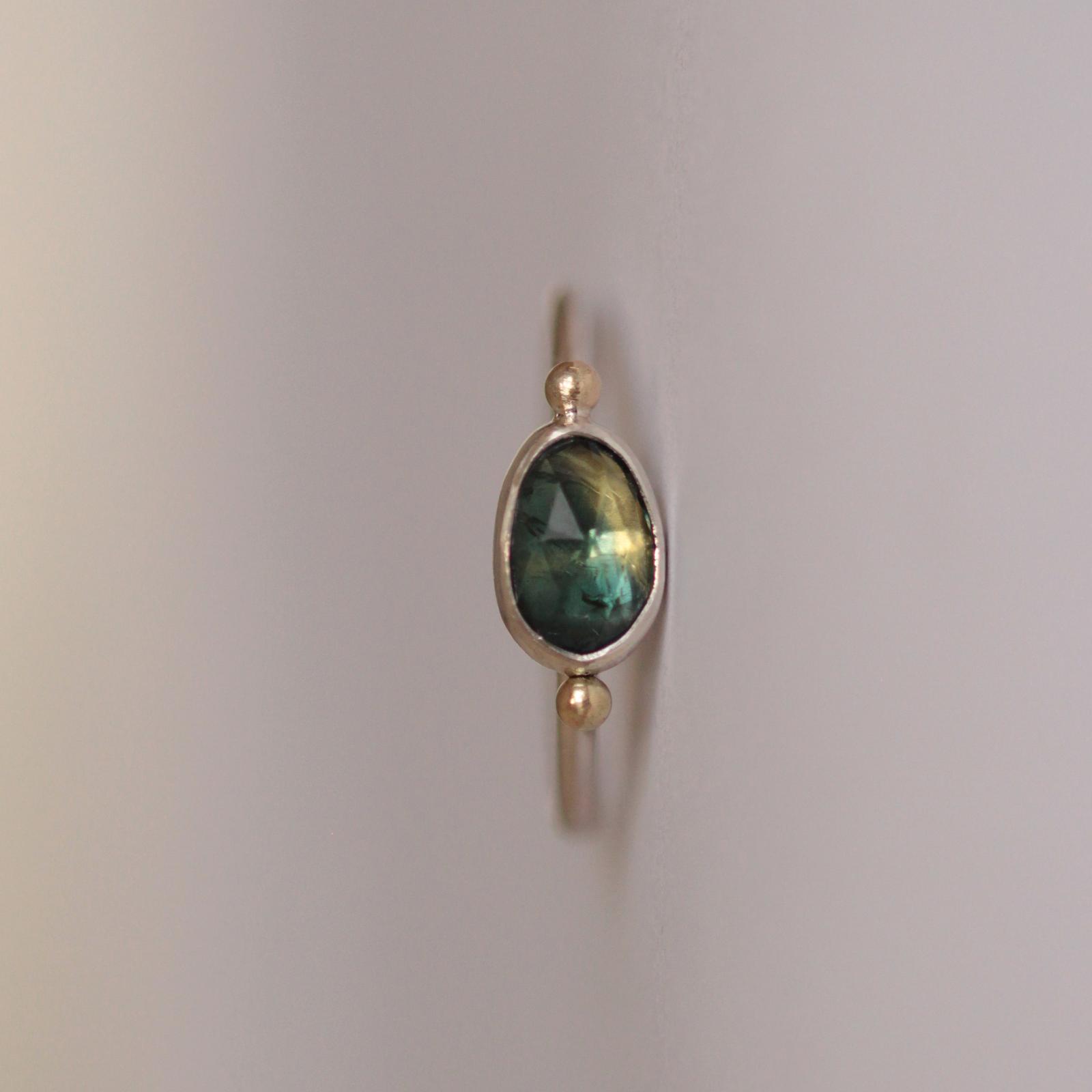 Parti-saphire ring