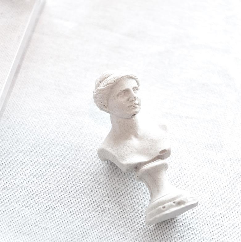 Aromatic gypsum "petit venus"