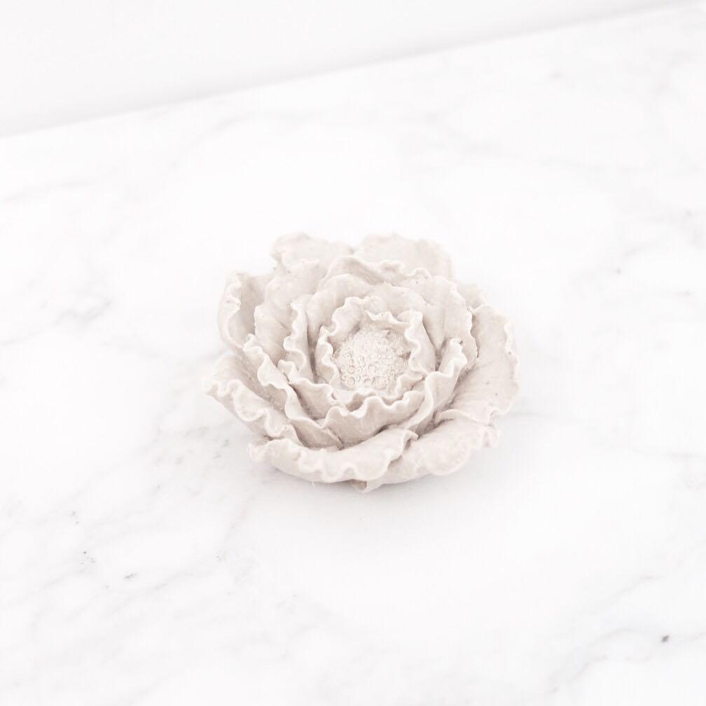 Aromatic gypsum "peony"