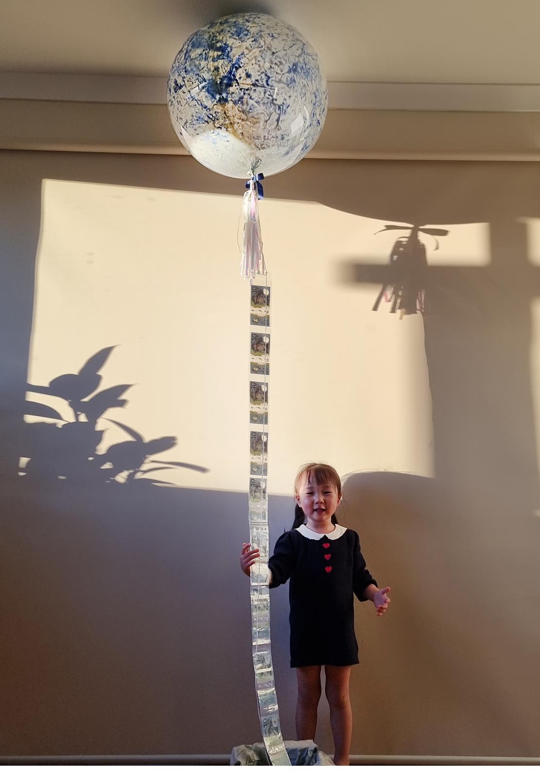 Mega helium paintballoon with money gifts