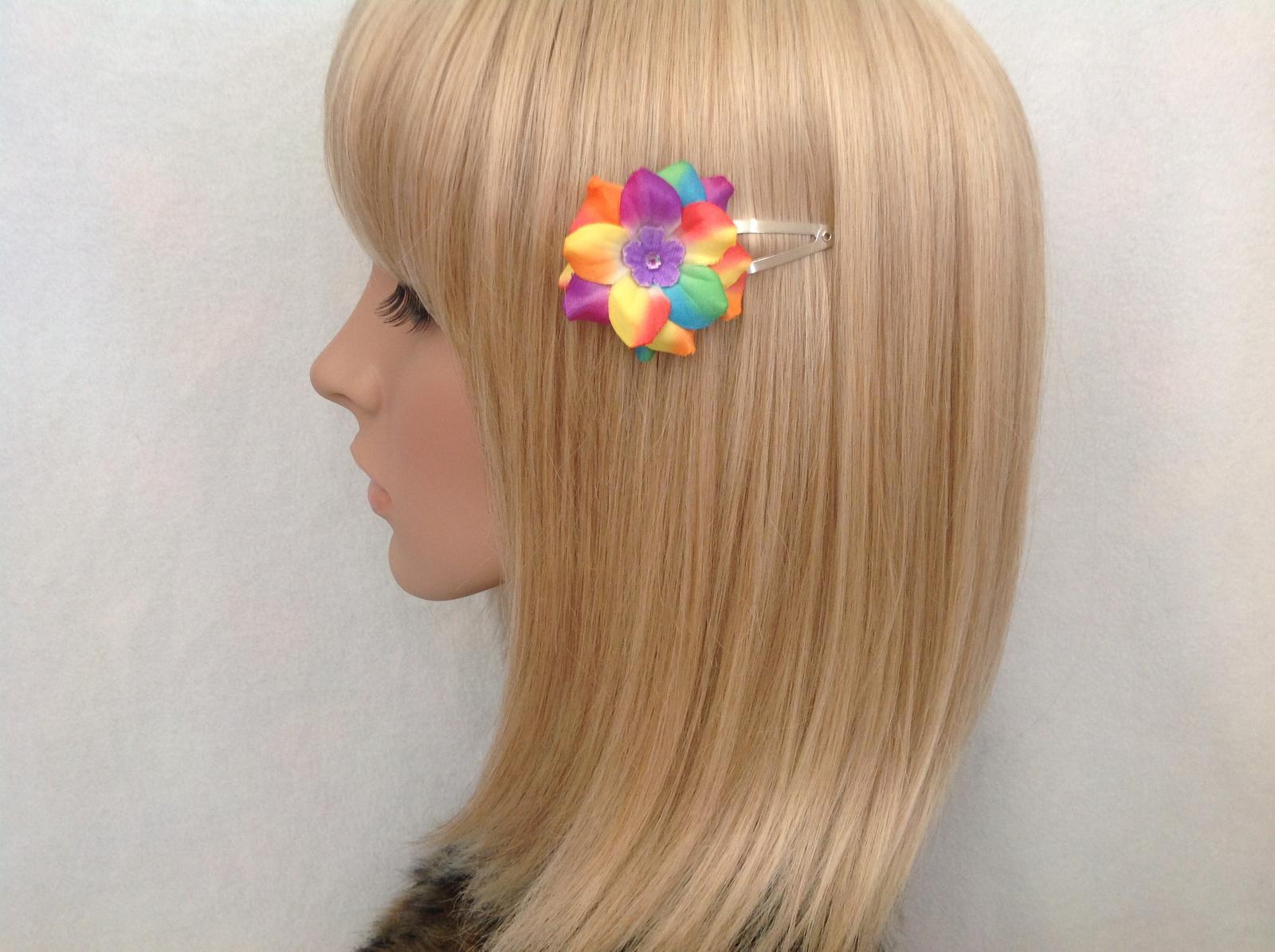 Rainbow flower snap clip
