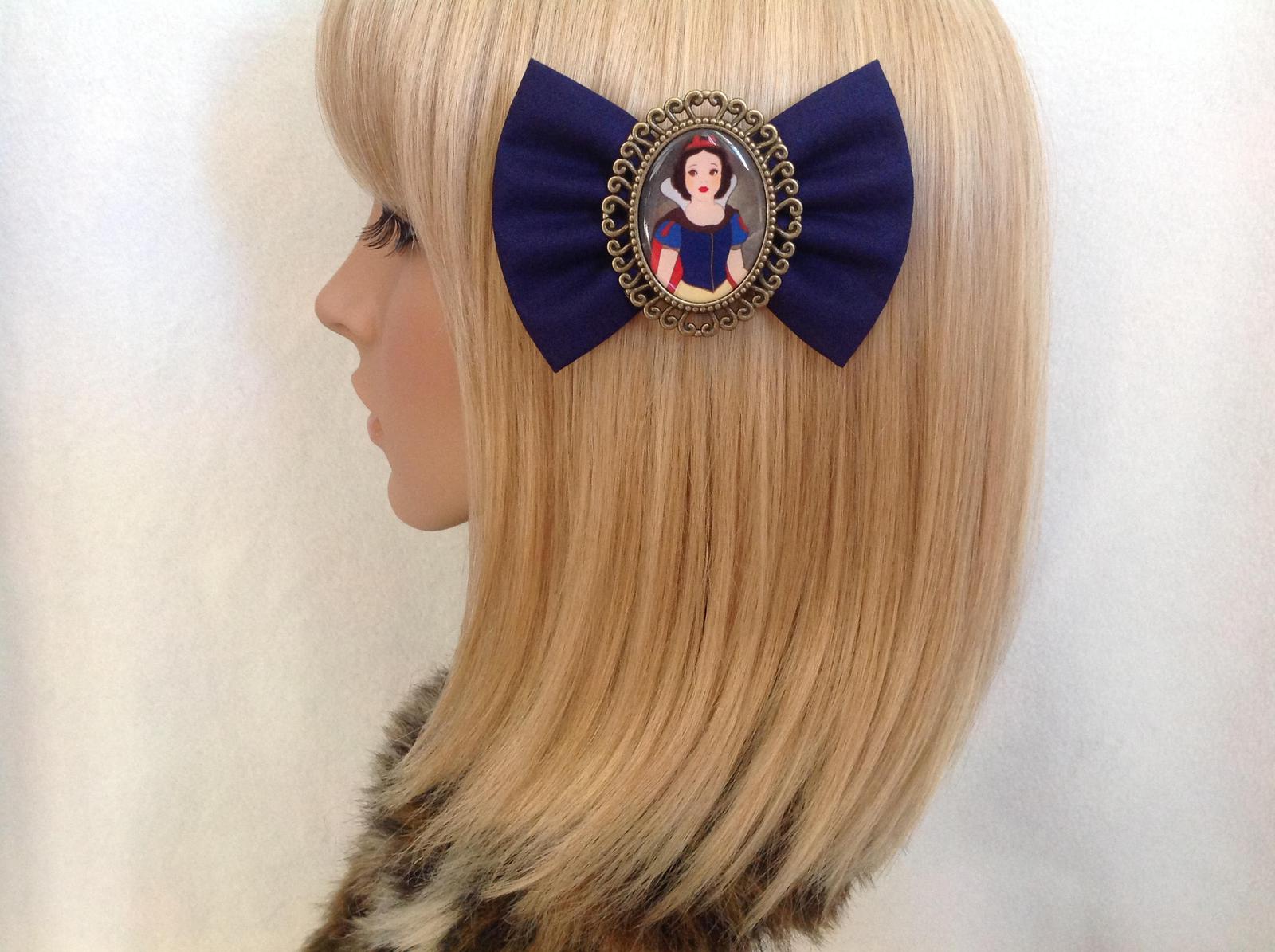 Large snow white bow
