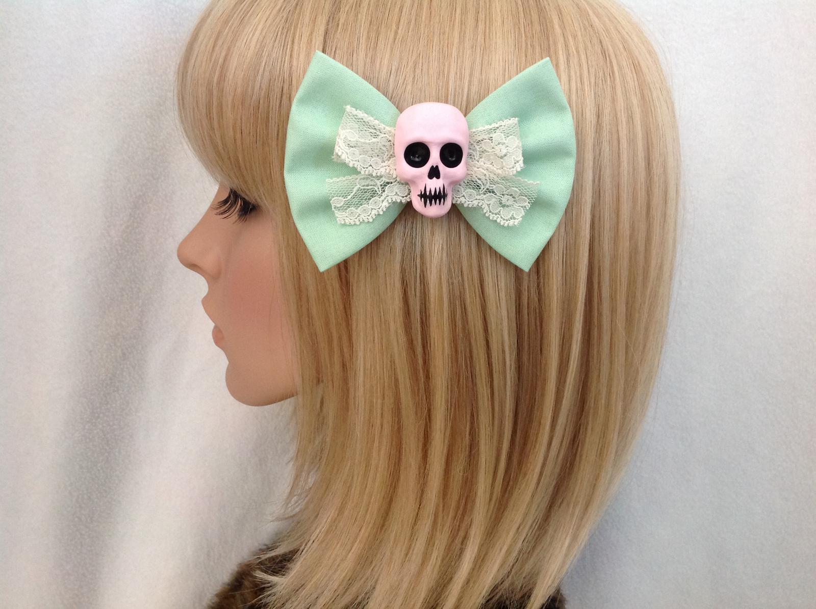 Pastel skull hair bow