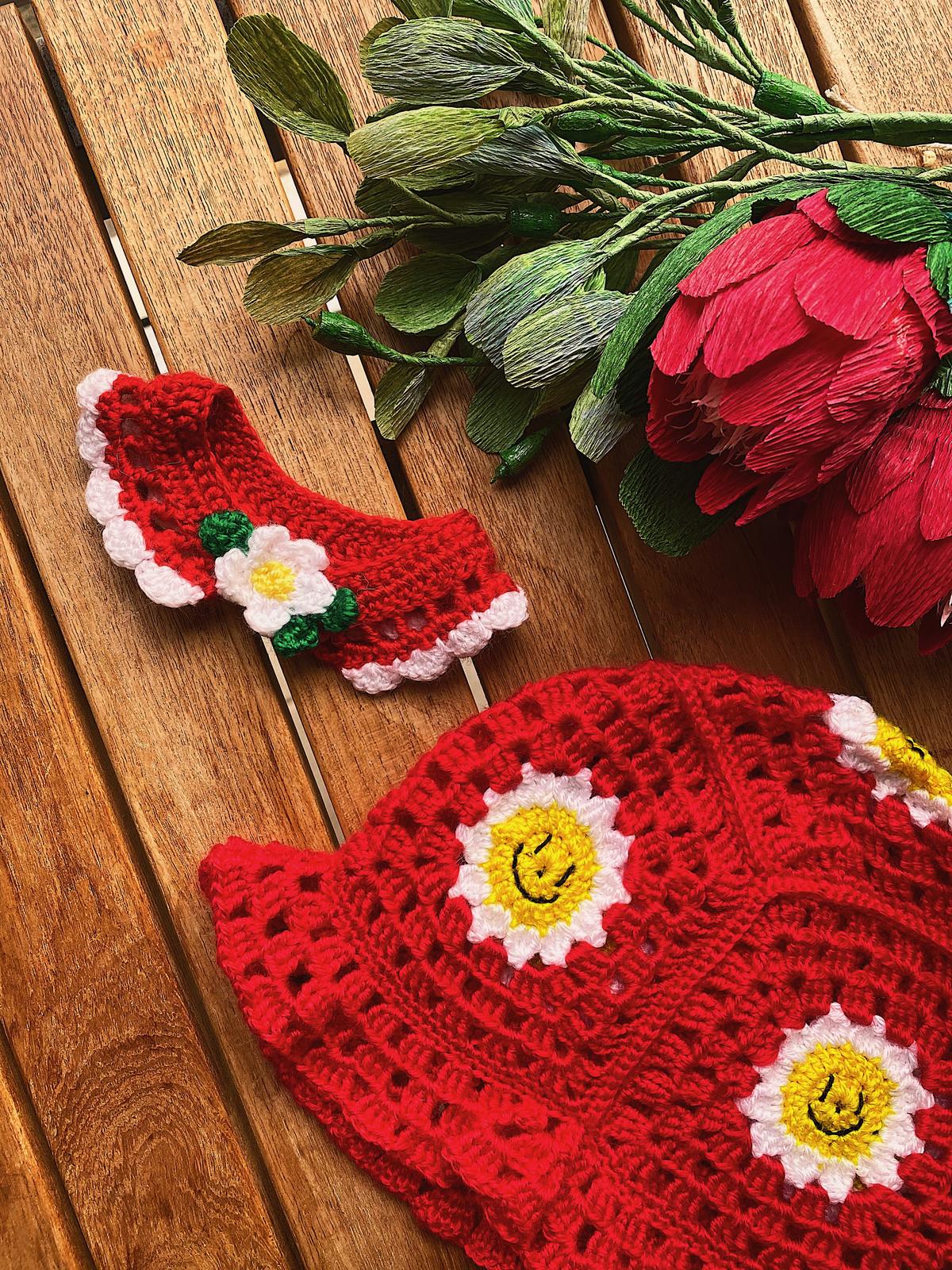Matching Crochet Collar and Hat by Sunnyday Yarns