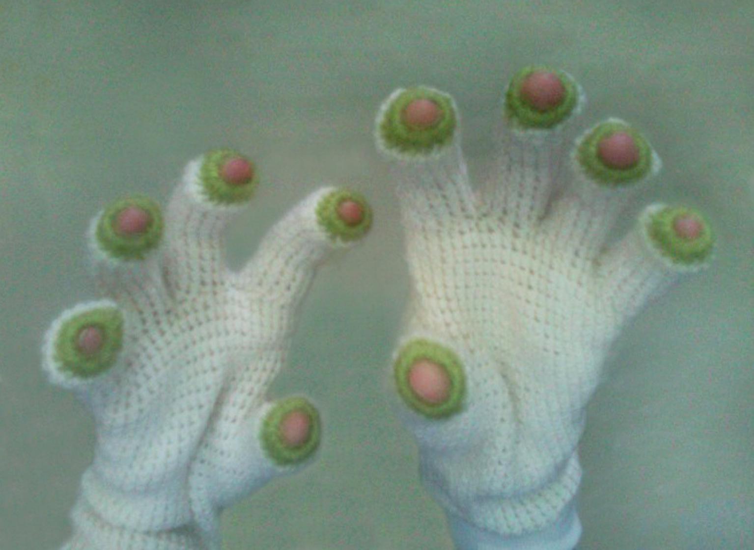 Daisy's Dabbes - hand knitted gloves