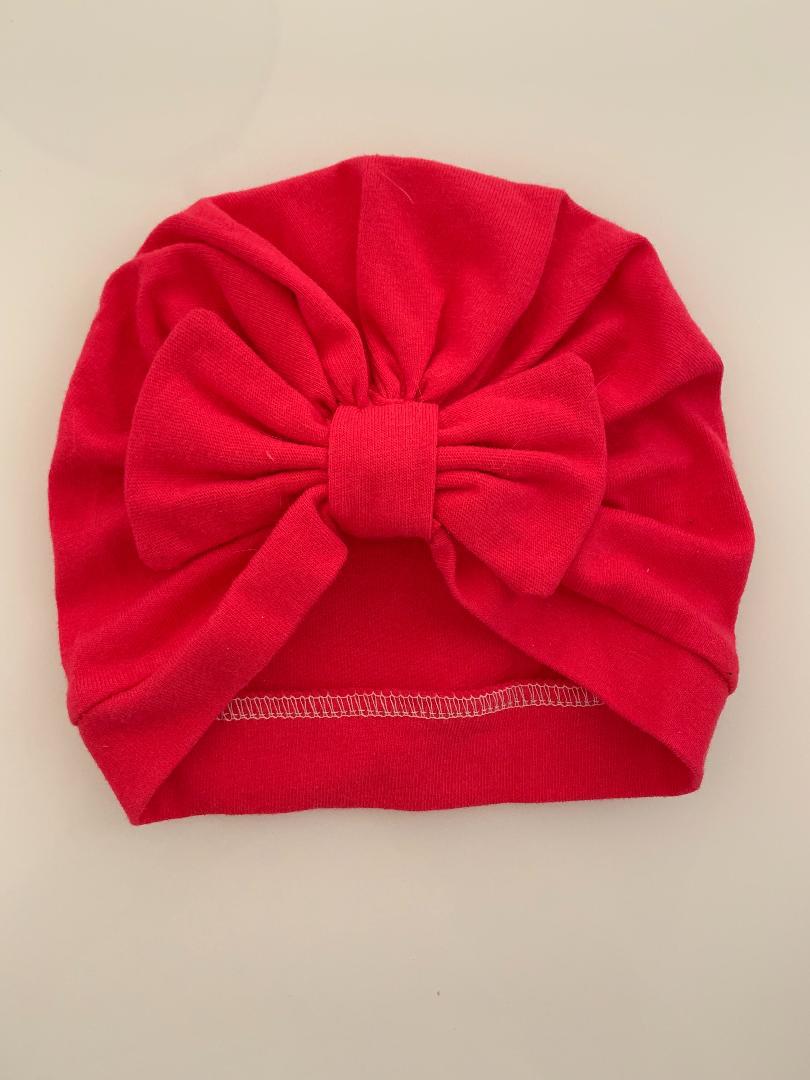 Raspberry straight-bow turban