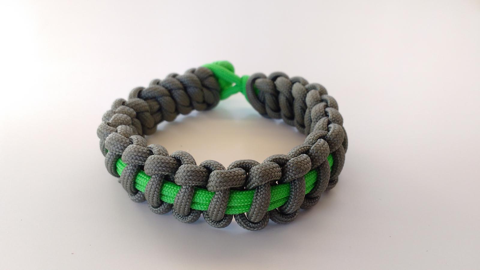 Paracord bracelet