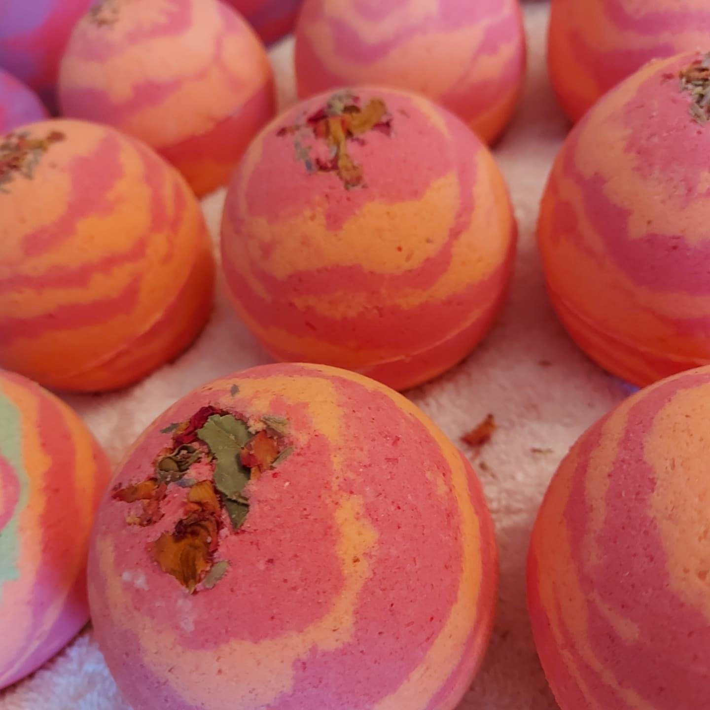 Bubbly bath bombs