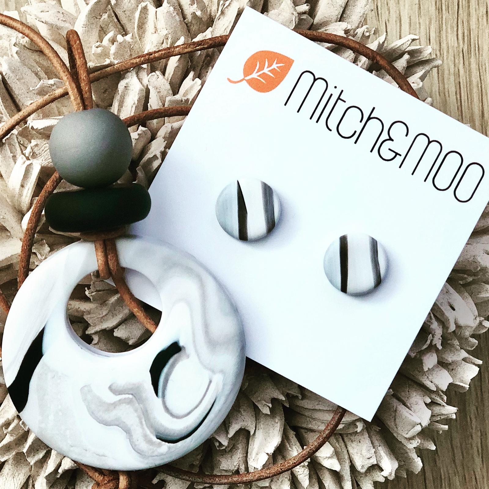 Eclipse necklace with matching studs
