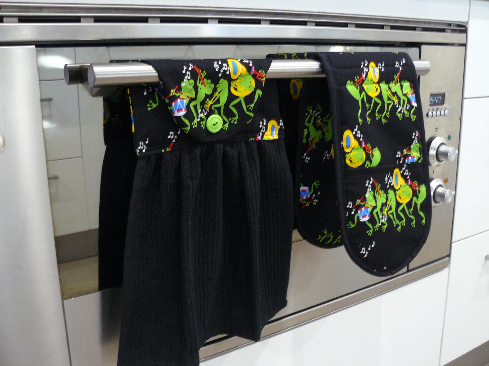Kitchen set - funky frogs