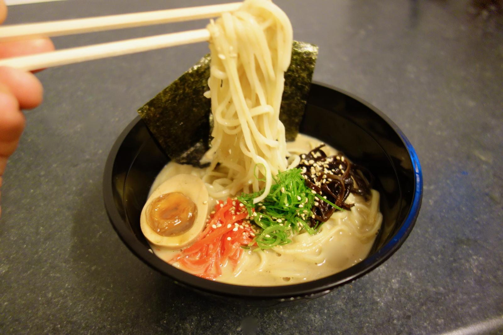 TON-KOTSU RAMEN