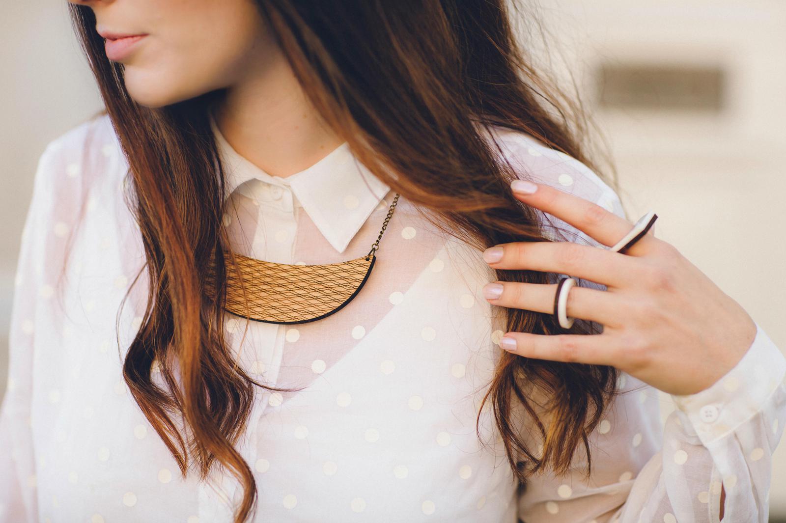 Collar necklace