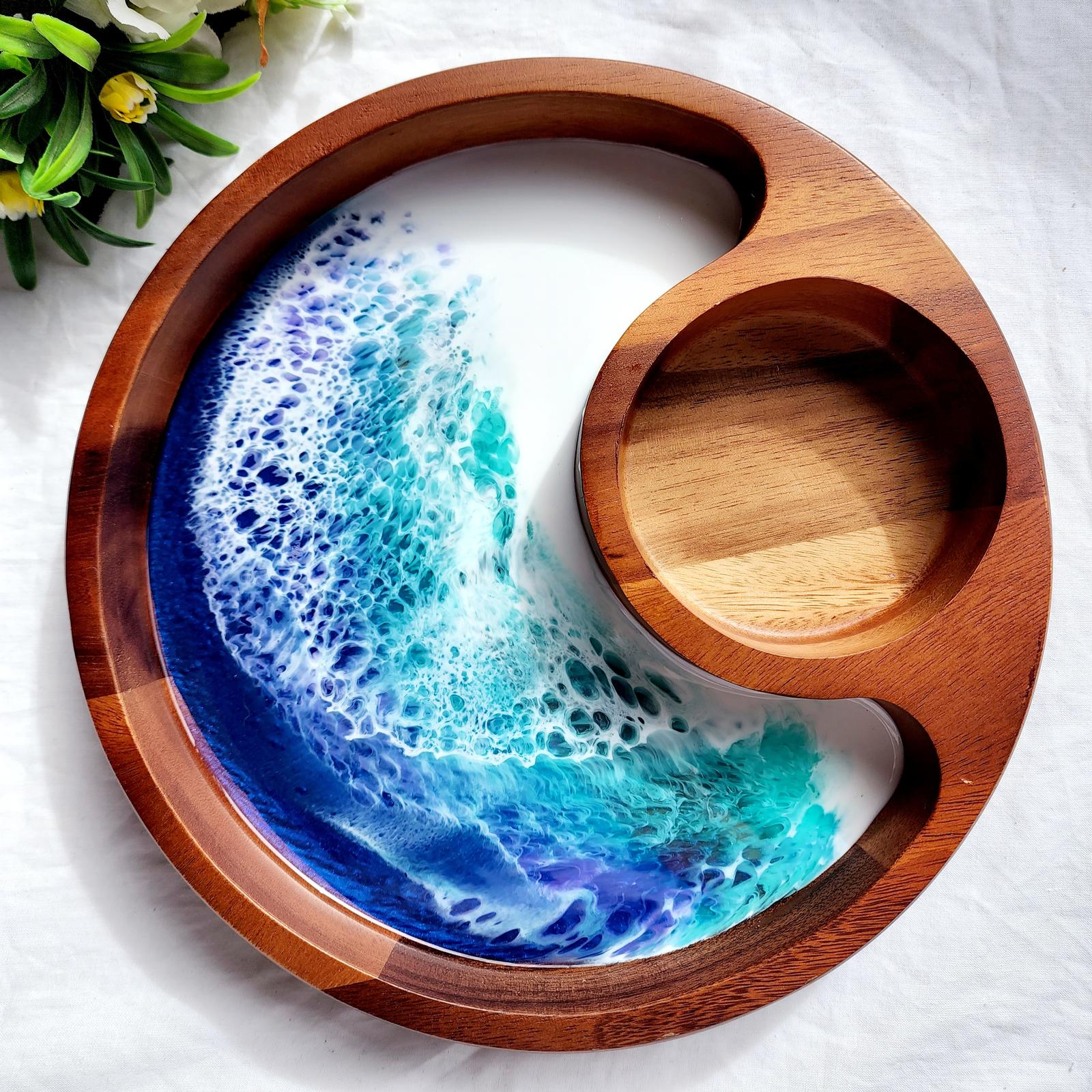 Chip and dip bowl