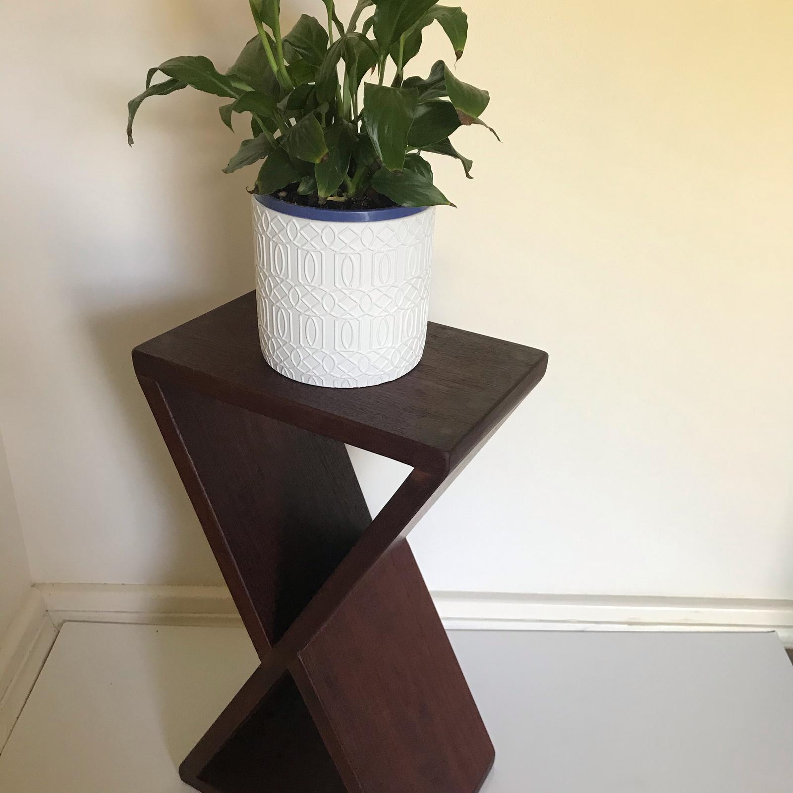 Plants, cakes and foods decoration stands and multifunctional wooden pieces