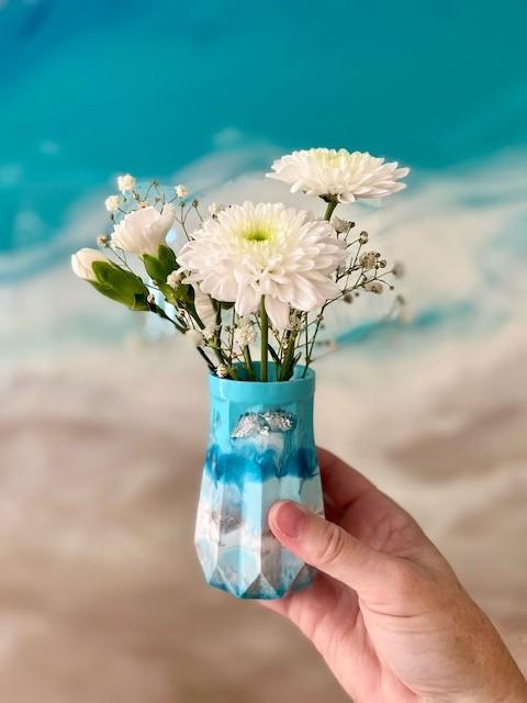 Resinating - aqua vase