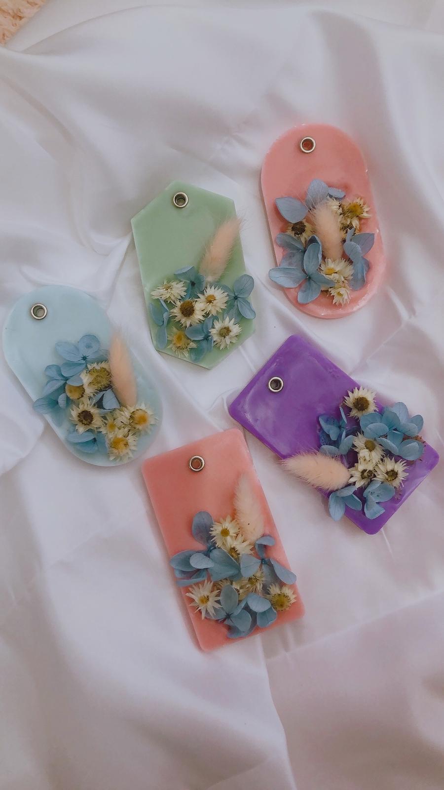 Scented Soy Wax Tablets with Dried Flower
