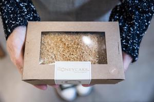 THE HONEYCAKE