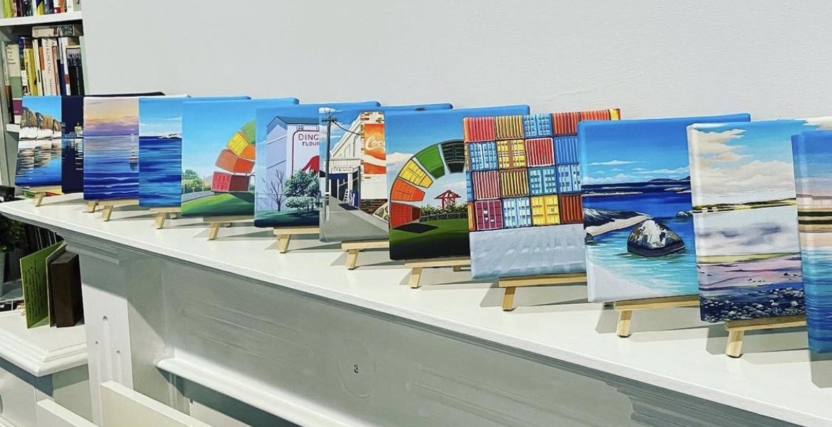 Mini WA iconic prints with easel