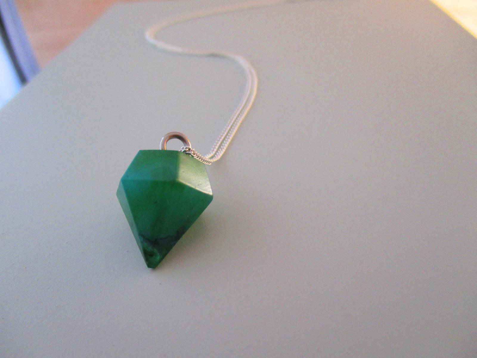 Resin diamond