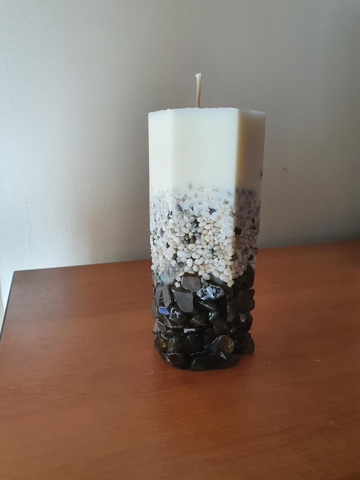 Labrodite candle base